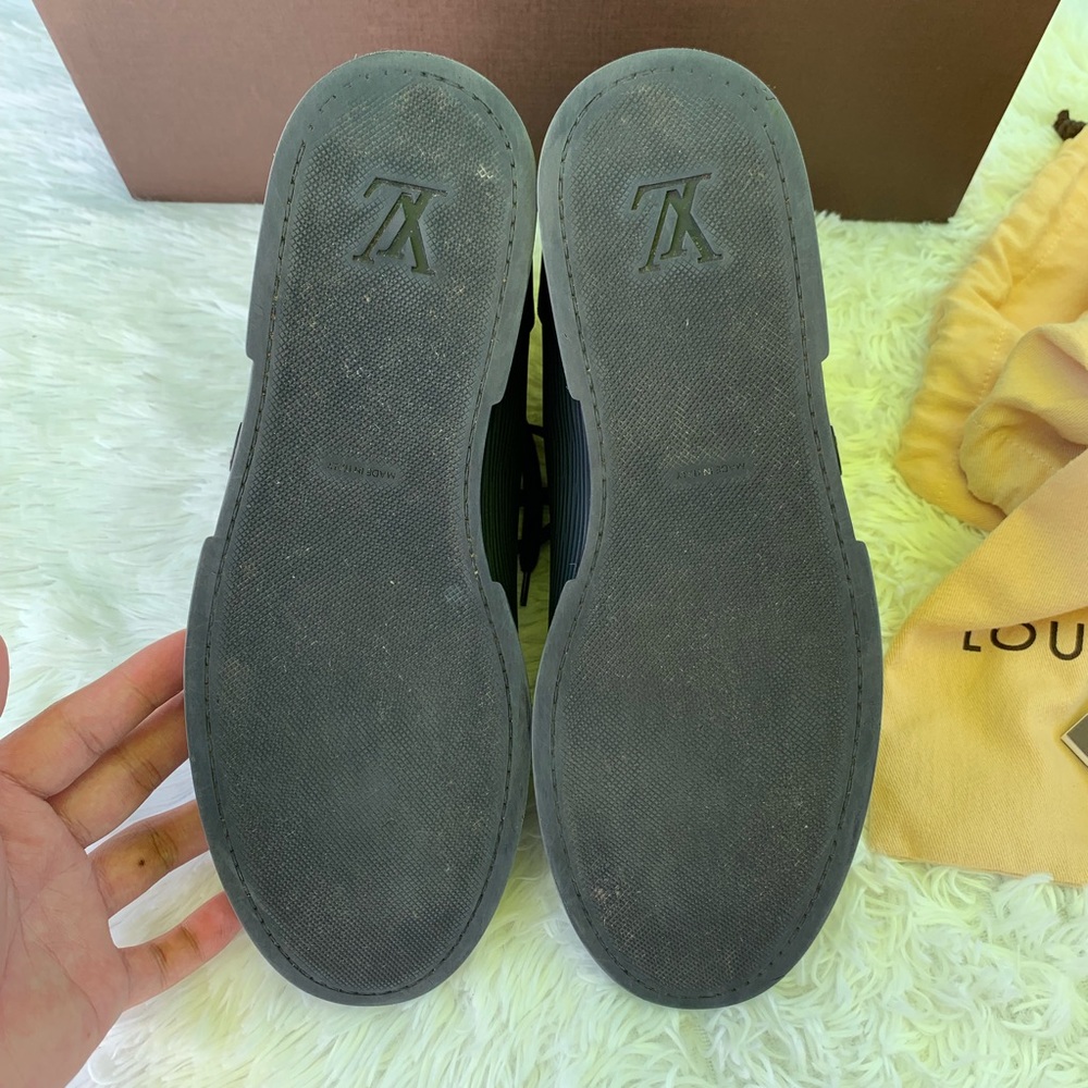Authentic Louis Vuitton Epi Leather Sneaker - Picture 4 of 8
